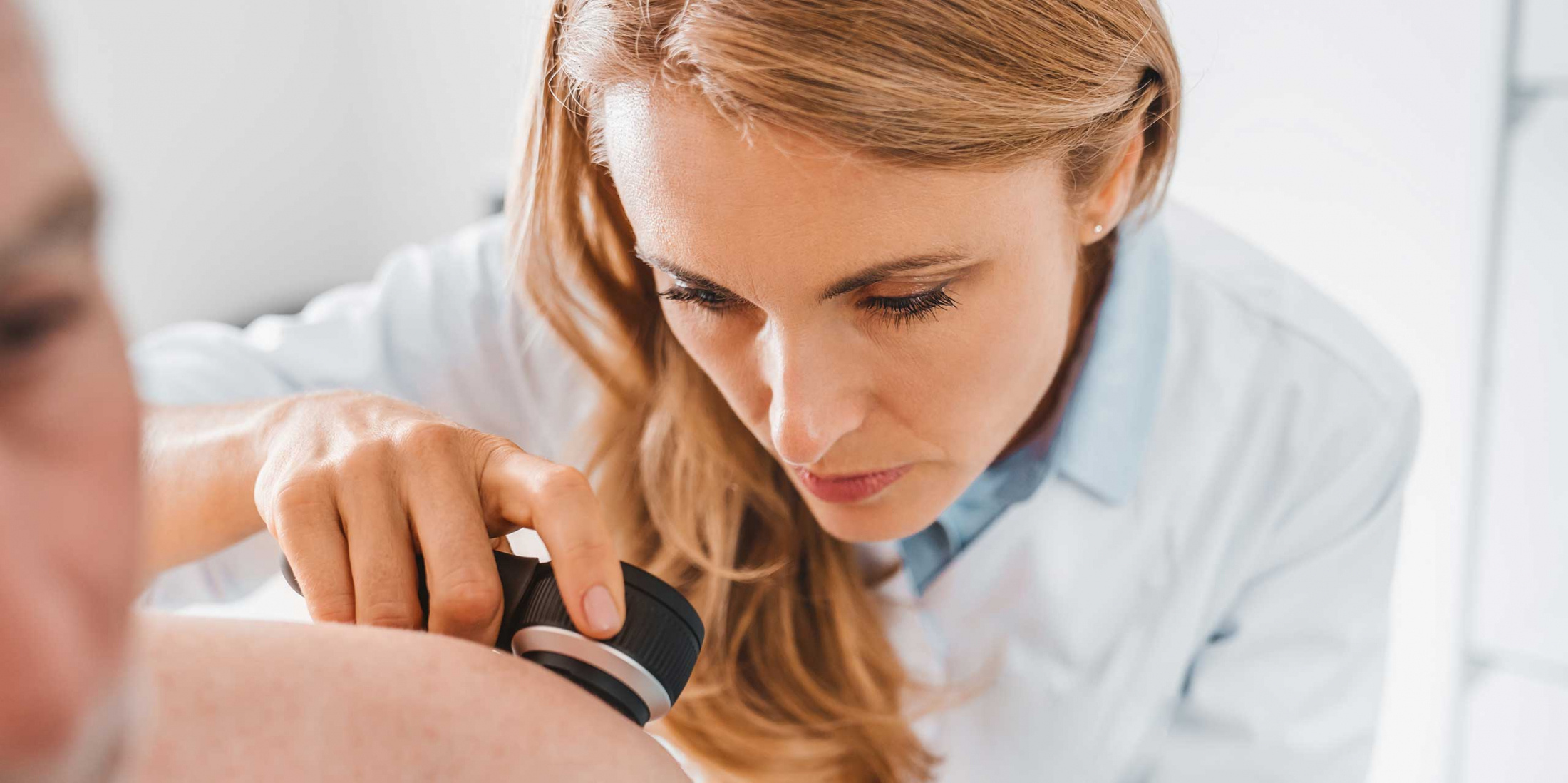 Dermatologické vyšetrenie kože v ambulancii DERMA-CARE